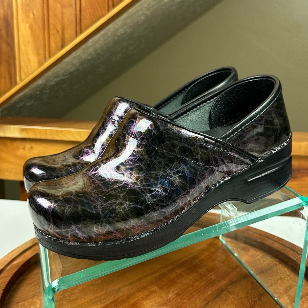 Dansko Professional Clogs Iridescent Crackle Patent Leather Black Purple 37